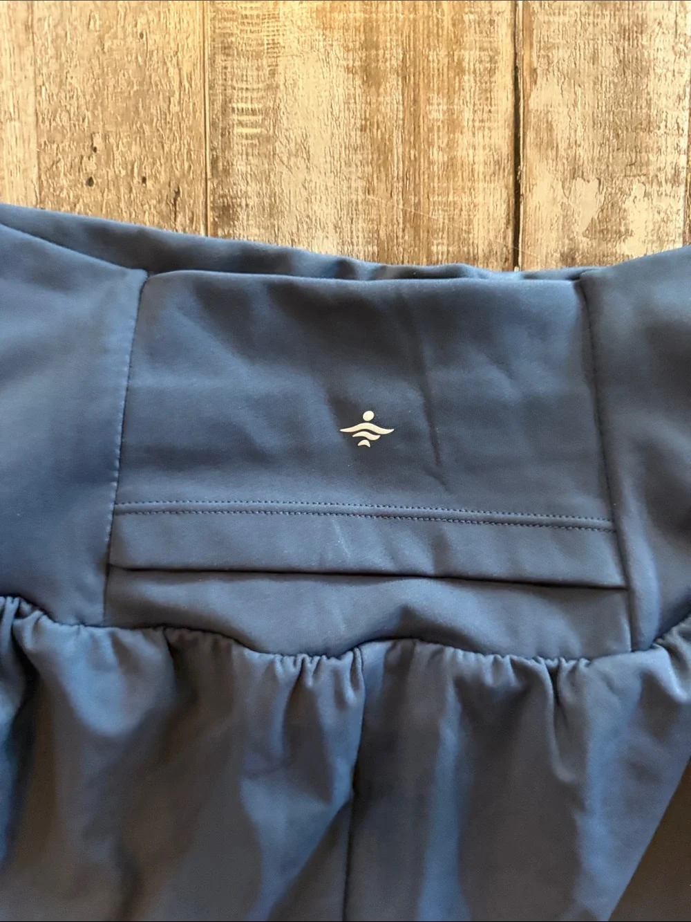 HALARA High-Waist Athletic Shorts in Navy Sz small- back pocket